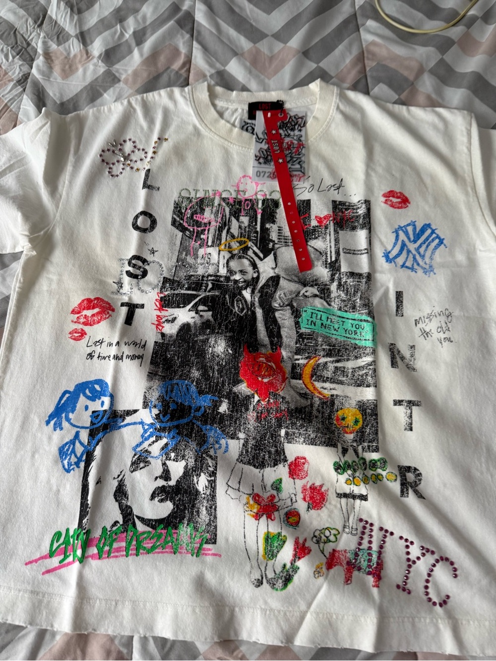 Lost Intricacy Men’s White Graphic T Shirt Size Small - Picture 2 of 5